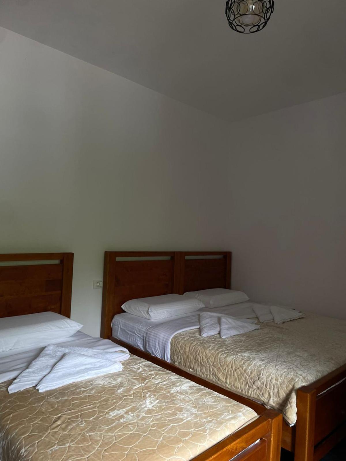 Hotell Trojet E Mija