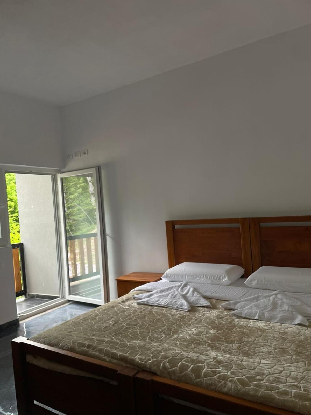 Hotell Trojet E Mija Theth